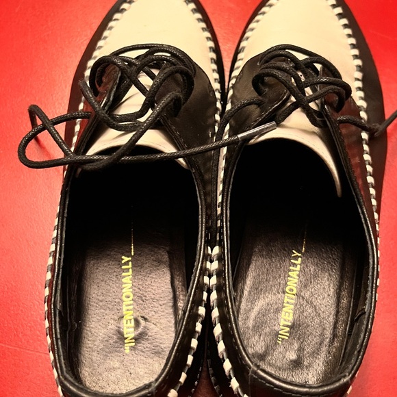 Intentionally Blank Saintly Black & White Oxfords - Picture 4 of 6